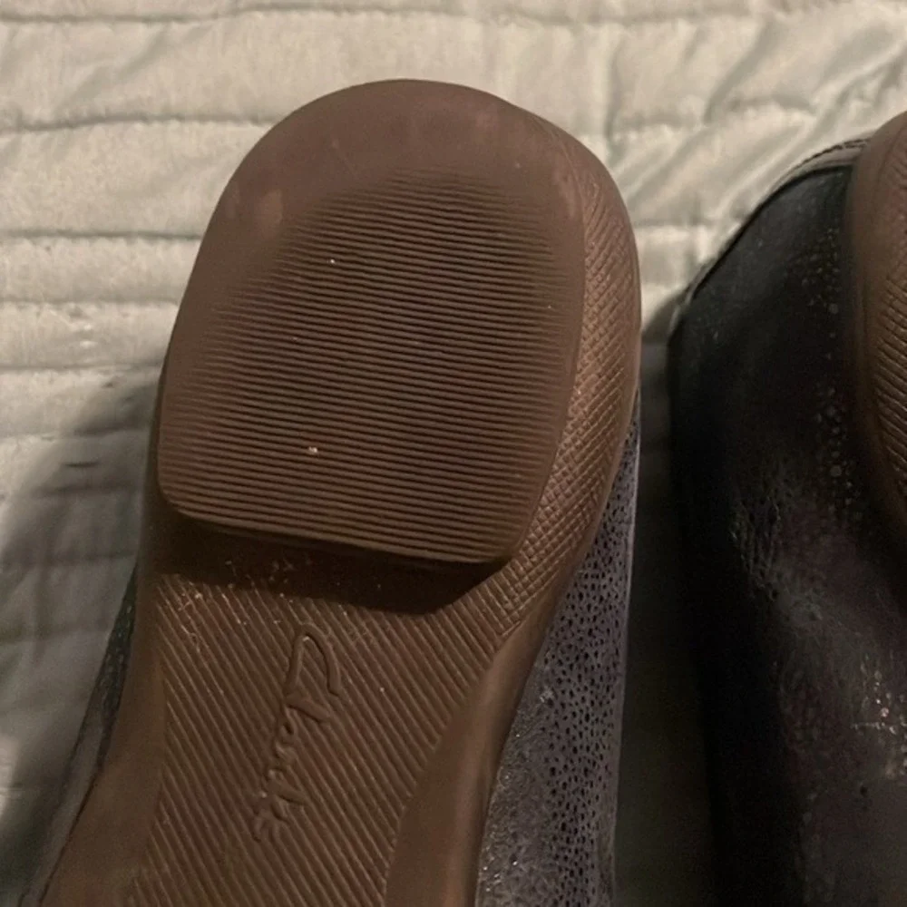 Clarks Women's Neenah Garden Ballet Flat Black and‎ Blue Size 7 Comfort Casual